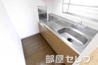 段落ちキッチン。他号室の写真です。