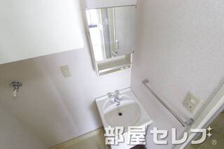 独立洗面化粧台。他号室の写真です。
