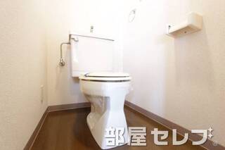 トイレもきれいにしています。他号室の写真です。