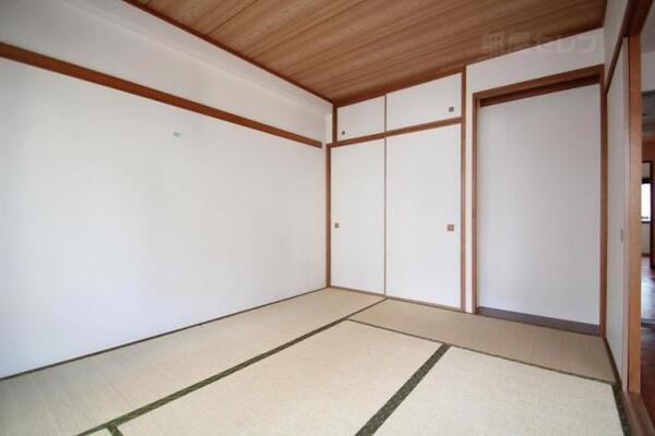 床付きの和室。
