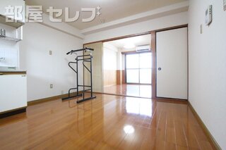 エアコン付きの6帖の居室です。