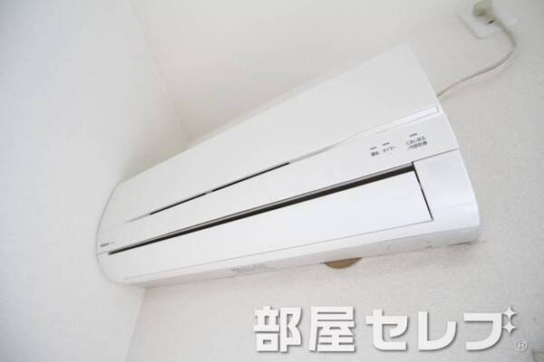 冷暖房エアコン。