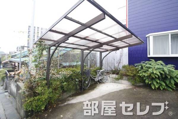 駐輪場。