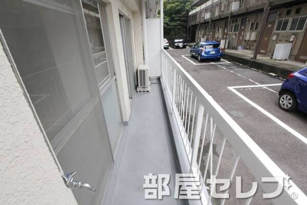 洗濯物もたくさん干せるベランダです。