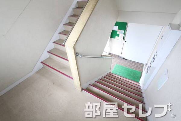 共用部階段です。
