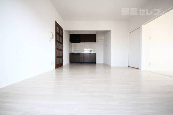 601号室の写真を使用
