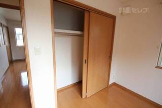 南側の居室には1つクローゼットが付いています。
