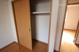 下の段にはハンガーパイプが付いていますよ。