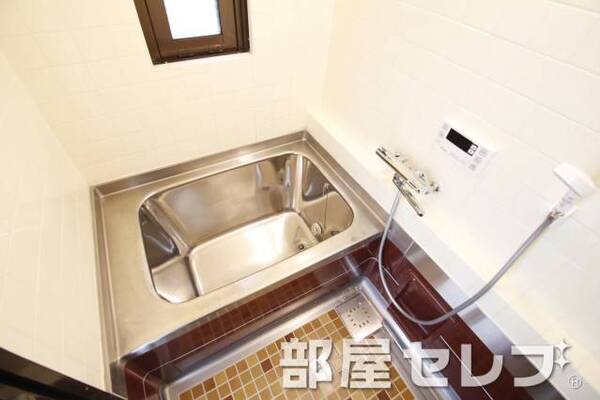 追い焚き機能付きのお風呂です。