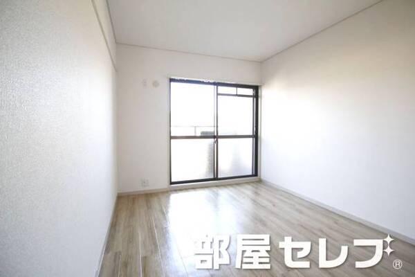 白基調のお部屋です。