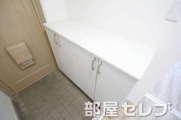シューズボックス。
