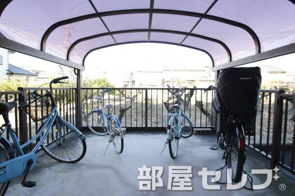 駐輪場。