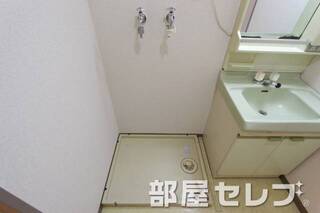 洗濯機置き場はこちらへ。