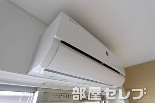 冷暖房エアコン。