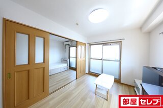 ローカにも収納スペース。