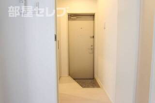 玄関スペースにシューズボックスあります。