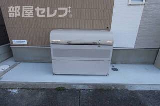 共用ゴミ置場。