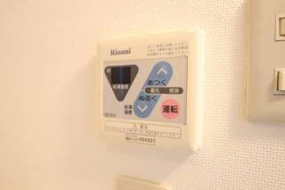 らくらく温度設定の給湯　208号室の写真です。