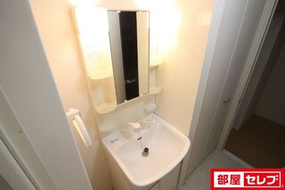 洗面所に収納があります