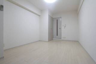 お一人暮らしには広いお部屋です。802号室の写真です。