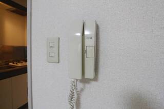 誰か来たら対応します。802号室の写真です。