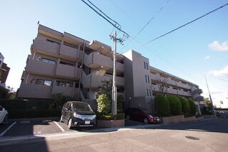 落ち着いた佇まいの外観です。
