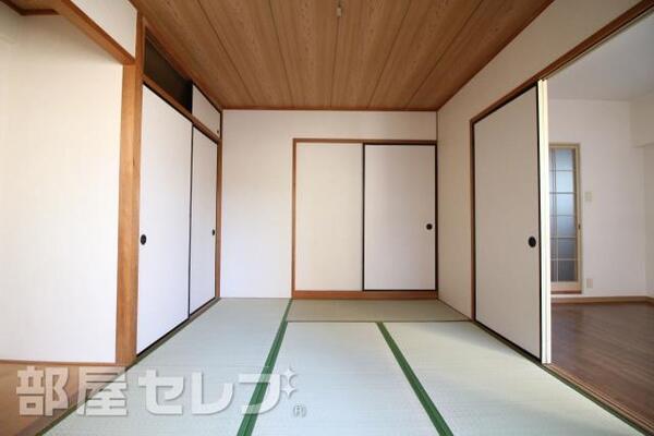 綺麗な和室付きです。