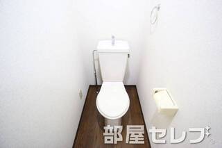 広い空間のトイレです。