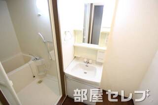 きれいな独立洗面台です。