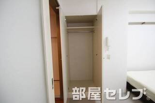 奥行きのあるクローゼット。