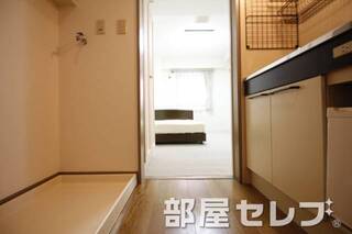 明るく光沢のある玄関口。