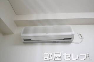 冷暖房エアコン付きです。