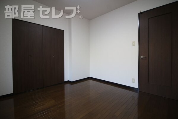 落ち着きのある、オシャレな洋室。