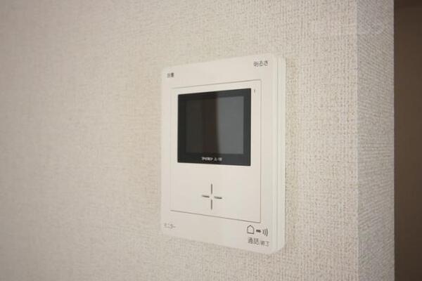 女性も安心のモニターホンです。