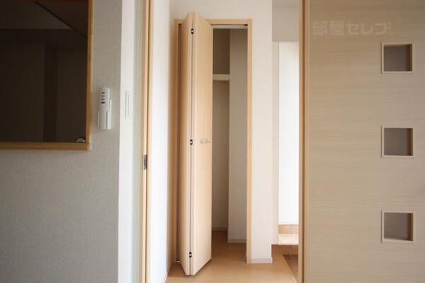 玄関の収納スペースです。