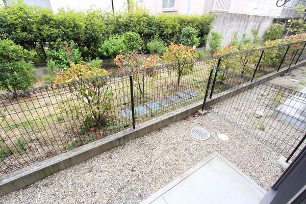 テラスと専用庭付いています。