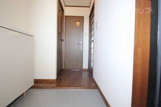 玄関からのワンショットです
