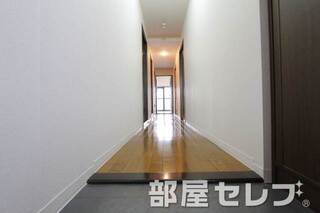 玄関口。他号室の写真です。