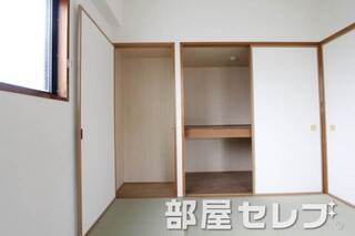 各部屋に収納あります。他号室の写真です。