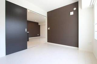 シックな色合いが素敵なお部屋です
