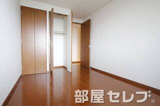寝室こども部屋にどうぞ。