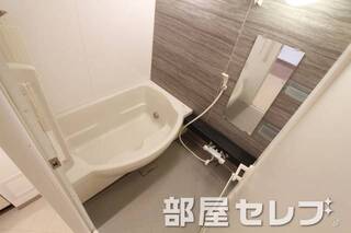 カッコイイゆったりバス。