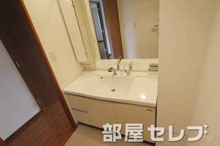 ワイドなシンクの洗髪洗面台。