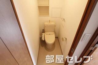温水洗浄便座付きトイレです。