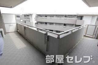 かなりの広さのベランダ。
