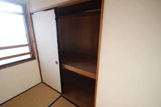 奥行きのある収納です。