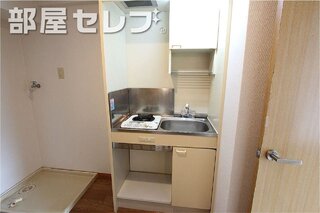 豊富な収納スペースです。他号室の写真です。