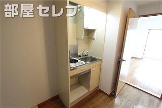 輝かしい玄関ですね。他号室の写真です。