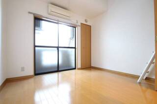 明るい綺麗なお部屋です。