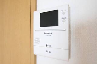 TVモニター付きで来客者を確認できます。